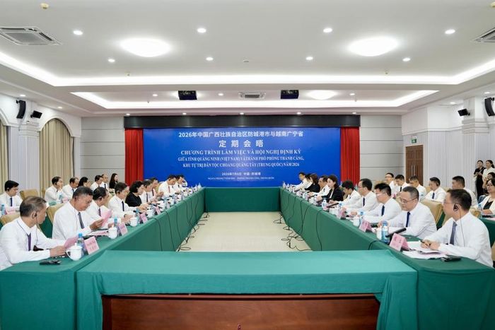 Chương trình làm việc và hội nghị định kỳ giữa tỉnh Quảng Ninh và thành phố Phòng Thành Cảng (Trung Quốc). Ảnh: BQN