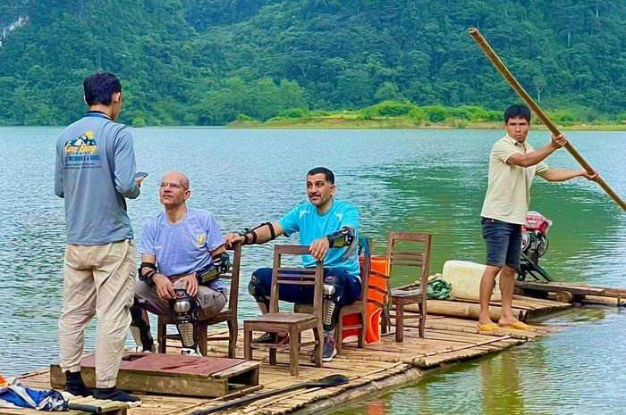 Các tài xế là các “đại sứ du lịch” trực tiếp giới thiệu bản sắc văn hóa, con người và các điểm đến đặc sắc của Cao Bằng đến với du khách quốc tế.