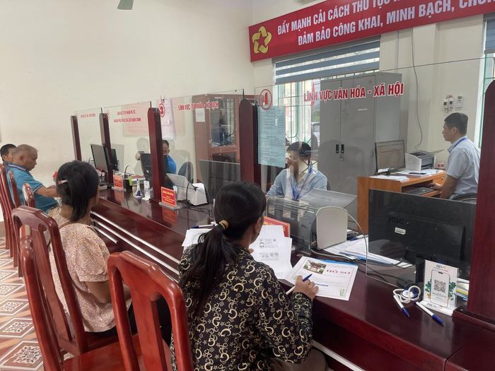 Sau1 năm triển khai mô hình chính quyền địa phương 2 cấp, các Trung tâm Phục vụ hành chính công hoạt động ổn định, hiệu quả, góp phần nâng cao chất lượng phục vụ người dân, doanh nghiệp và đẩy mạnh tiến trình cải cách hành chính tại địa phương.
