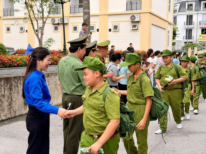 Các "chiến sĩ nhí" sẵn sàng lên đường "Học làm chiến sĩ công an".