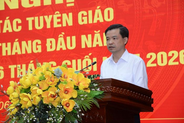 Đồng chí Bế Thanh Tịnh, Phó Bí thư Thường trực Tỉnh ủy, Trưởng Đoàn đại biểu Quốc hội tỉnh phát biểu chỉ đạo hội nghị.