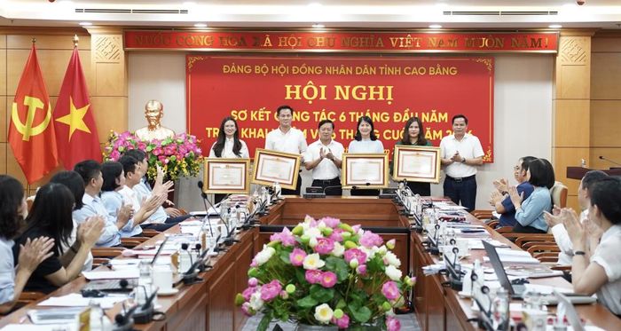 Các cá nhân có thành tích xuất sắc được nhận Bằng khen của Thủ tướng Chính phủ.