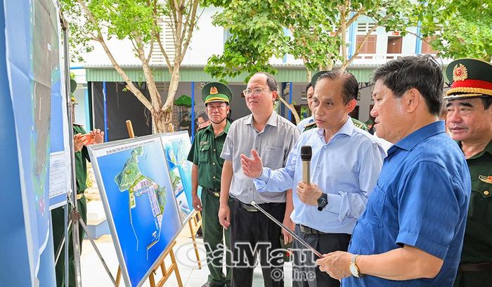 Bộ trưởng Bộ Ngoại giao Lê Hoài Trung đề nghị địa phương tập trung triển khai các công trình trọng điểm mang tầm vóc quốc gia và khu vực, tạo động lực thực hiện chiến lược phát triển lâu dài.