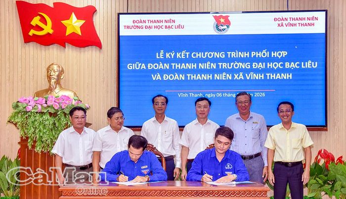 Đoàn - Thanh niên Trường Đại học Bạc Liêu và xã Vĩnh Thanh ký kết chương trình phối hợp.