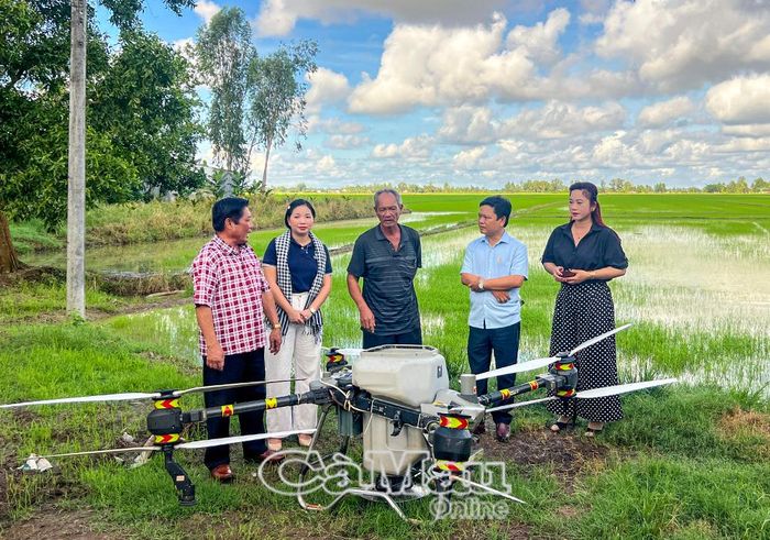 Cơ giới hóa hiện đại gắn với nông nghiệp xanh là chiến lược trọng tâm của xã Vĩnh Thanh. Ảnh: NGÔ NGUYÊN PHONG.