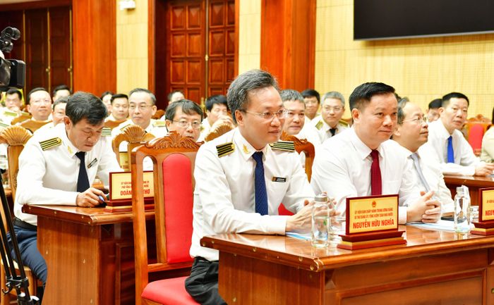 Tổng Kiểm toán nhà nước Nguyễn Hữu Nghĩa và lãnh đạo các địa phương tại Hội nghị