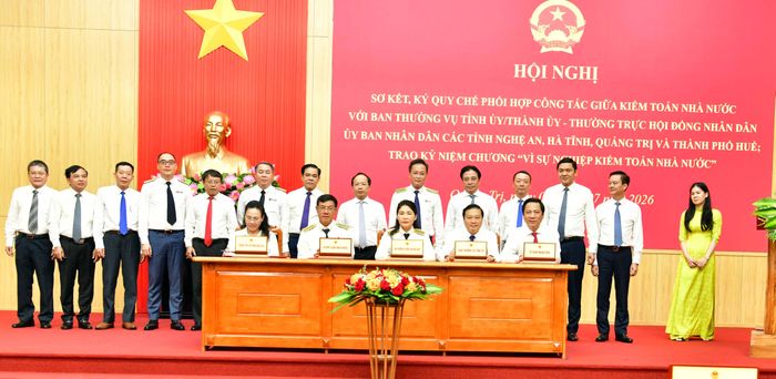 Đại diện lãnh đạo KTNN ký Quy chế phối hợp công tác giữa KTNN với Ban Thường vụ Tỉnh ủy, Thường trực HĐND và UBND tỉnh Quảng Trị.