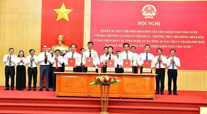 Đại diện lãnh đạo KTNN ký Quy chế phối hợp công tác giữa KTNN với Ban Thường vụ Thành ủy, Thường trực HĐND và UBND Thành phố Huế
