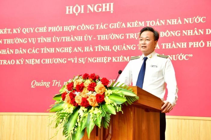 Phát biểu tại Hội nghị, Tổng Kiểm toán nhà nước Nguyễn Hữu Nghĩa khẳng định cần có sự phối hợp chặt chẽ, hiệu quả hơn nữa giữa KTNN với các địa phương trong việc nâng cao hiệu quả quản lý và sử dụng tài chính, tài sản công, tháo gỡ các điểm nghẽn, nút thắt về cơ chế chính sách, kịp thời phát hiện và xử lý nguy cơ thất thoát, lãng phí, tiêu cực và những hành vi vi phạm pháp luật trong quản lý, sử dụng tài sản, tài chính công và ngân sách nhà nước.