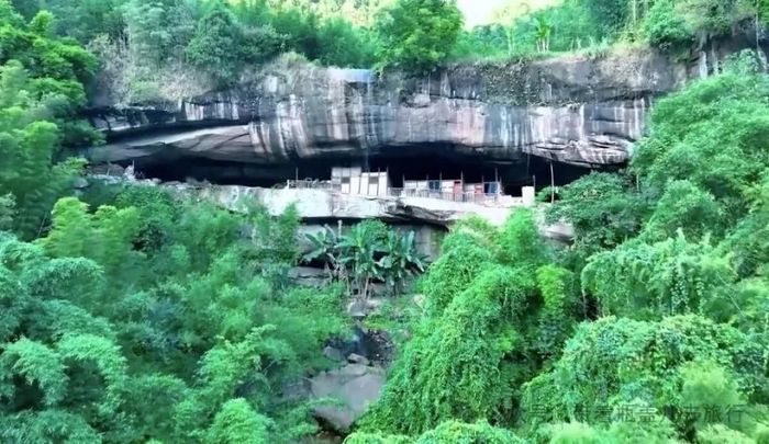 Hang đá rộng rãi, khô ráo và đón nhiều ánh sáng tự nhiên. Ảnh: QQ