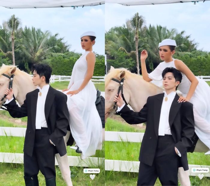 Giữa khung cảnh đồng cỏ xanh, Gil Lê xuất hiện trong bộ suit đen kết hợp áo sơ mi trắng cổ cao và cài áo tông vàng. Trong khi đó, Xoài Non diện váy trắng với phom dáng hiện đại, tạo điểm nhấn bằng chiếc mũ pillbox - phụ kiện từng gắn với hình ảnh giới quý tộc châu Âu.