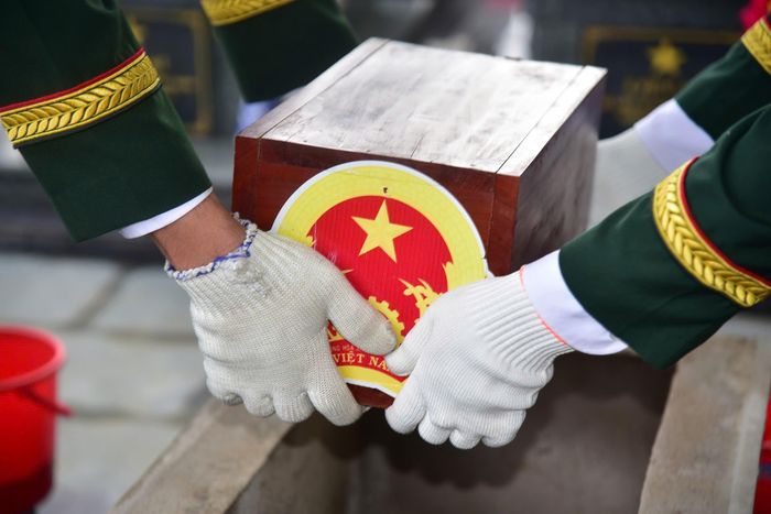 An táng các liệt sỹ tại nghĩa trang