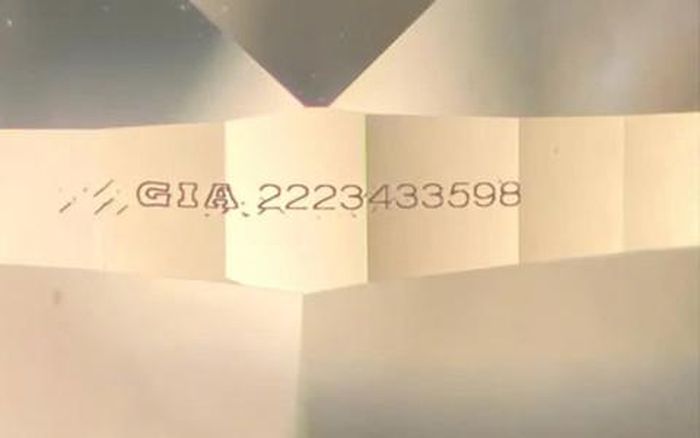 Cận cảnh kim cương bị mài khắc lại mã số GIA do GIA cung cấp