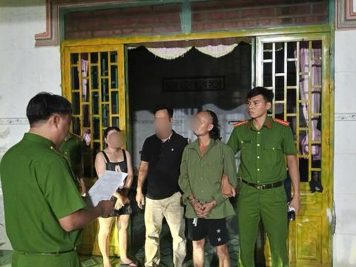 Công an phường Long Trường bắt quả tang đối tượng mua bán trái phép chất ma túy