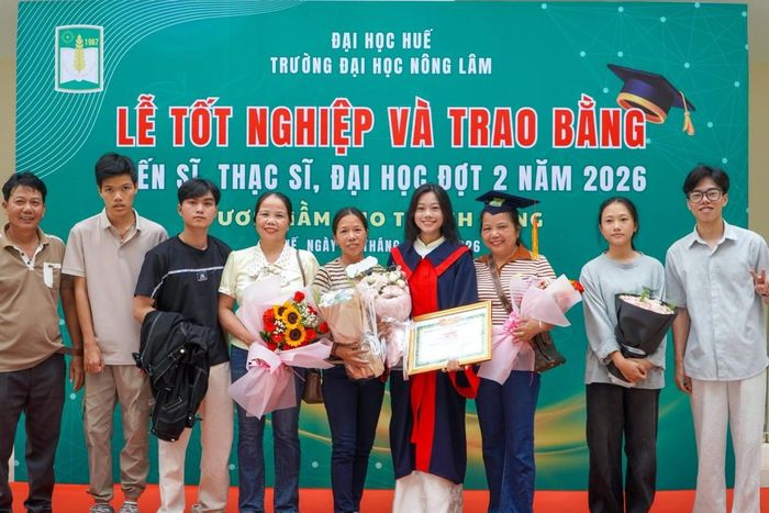 Mỗi sinh viên trưởng thành là niềm hạnh phúc và tự hào của một gia đình.