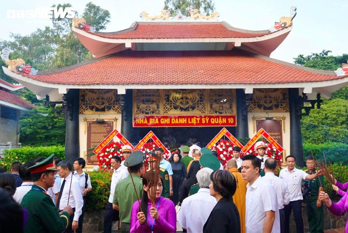 Theo kết quả xác minh, đối chiếu tài liệu lịch sử và ý kiến các nhân chứng, khu vực Công viên Lê Thị Riêng có dấu hiệu là nơi chôn cất tập thể, trong đó có cán bộ, chiến sĩ hy sinh trong cuộc Tổng tiến công và nổi dậy Xuân Mậu Thân năm 1968. Việc triển khai tìm kiếm được thực hiện theo đúng quy định chuyên môn, trên tinh thần khách quan, khoa học và thận trọng.