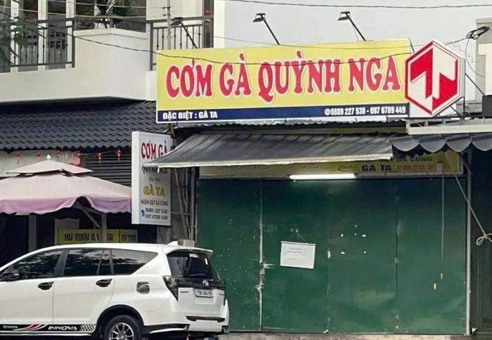 Nhiều trường hợp nhập viện nghi ngờ ngộ độc thực phẩm ở cơm gà Quỳnh Nga. (Ảnh: Phương Linh)