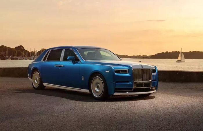 Rolls-Royce Phantom Regatta biến khái niệm “du thuyền trên cạn” thành hiện thực.