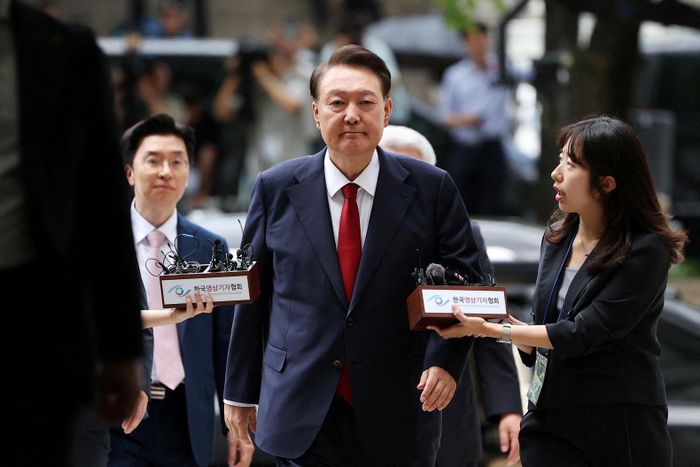 Cựu Tổng thống Yoon Suk Yeol tại một phiên xét xử. (Ảnh: Reuters)