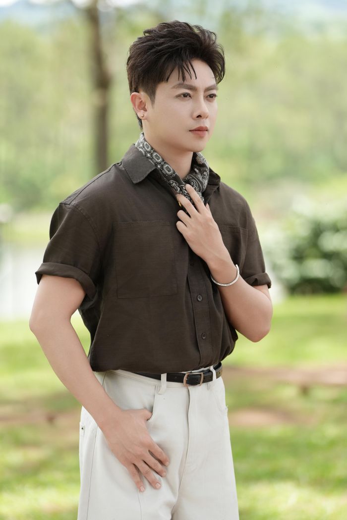 Ca sĩ Hoàng Hà Cương.