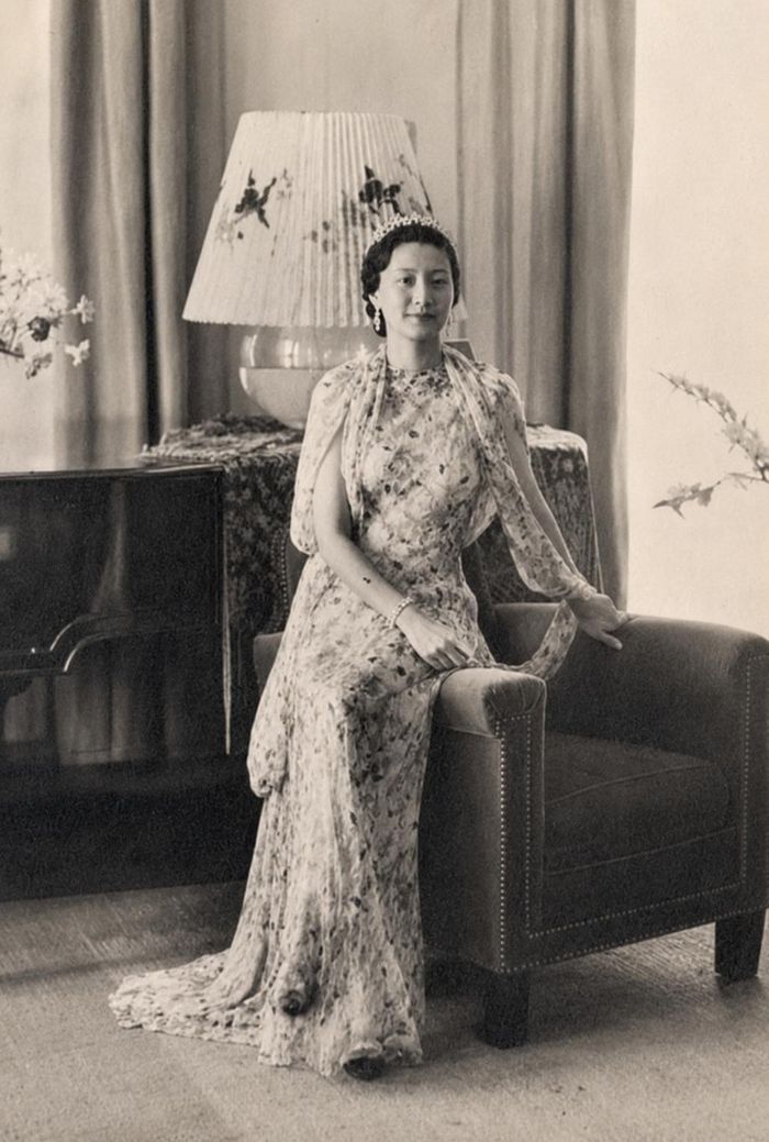 Ở tuổi 20, Nam Phương Hoàng hậu có dáng người cao, mảnh khảnh, thanh thoát. Trong những bức hình cũ, bà thường diện trang phục thanh lịch, nhẹ nhàng.