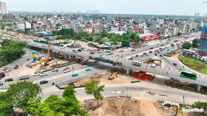 Khu vực triển khai Dự án đầu tư xây dựng hầm chui tại nút giao Cổ Linh (phường Long Biên). Ảnh: Quang Thái