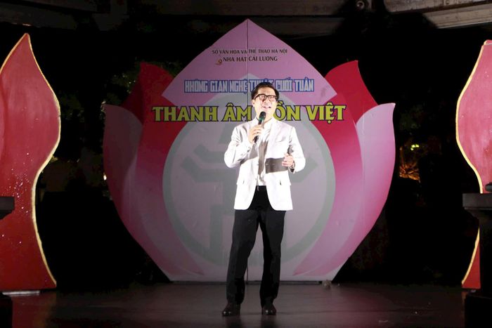 Nhiều ca khúc về Hà Nội được biểu diễn trong chương trình. Ảnh: SVHTT