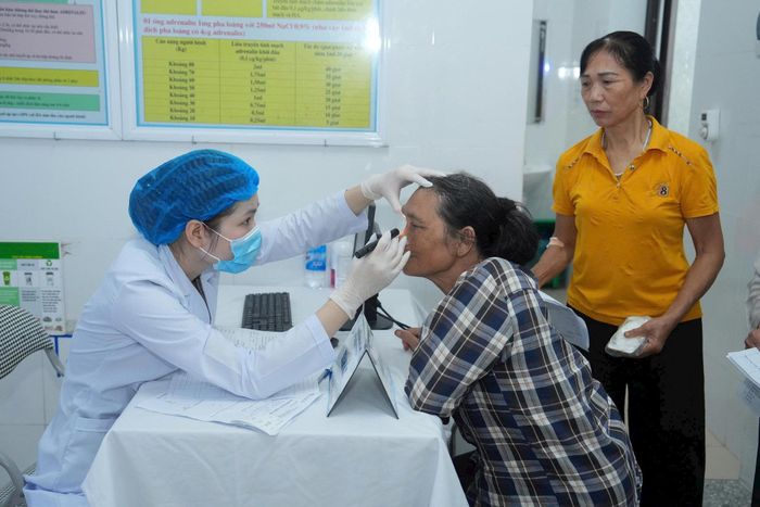 Khám sức khỏe miễn phí cho người dân xã Mê Linh, Hà Nội ngày 2-7-2026. Ảnh: Phạm Hùng