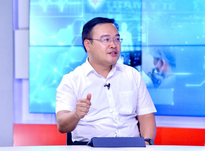 Ông Vũ Xuân Trường, Phó Bí thư Đảng ủy, Chủ tịch UBND phường Việt Hưng, thành phố Hà Nội trao đổi tại Chương trình. Ảnh: Viết Thành