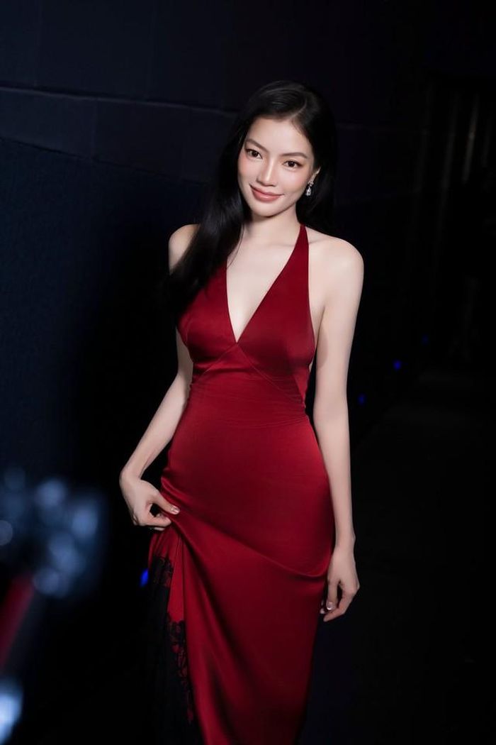 Sau nhiều năm làm người mẫu và tích lũy kinh nghiệm, Lâm Bích Tuyền đang ngày càng được các nhãn hàng, nhà thiết kế tin tưởng và chọn mặt gửi vàng. Bên cạnh đó, việc duy trì chế độ ăn chay trường trong nhiều năm cũng là điểm đặc biệt giúp Lâm Bích Tuyền nhận được sự quan tâm.