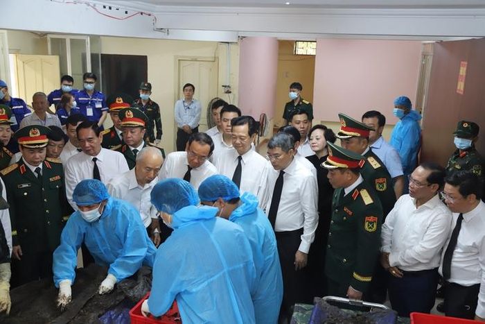 Lực lượng làm nhiệm vụ đã phát hiện một rãnh chôn dài khoảng 25 mét, rộng khoảng 3 mét. Ảnh: P.Thương.