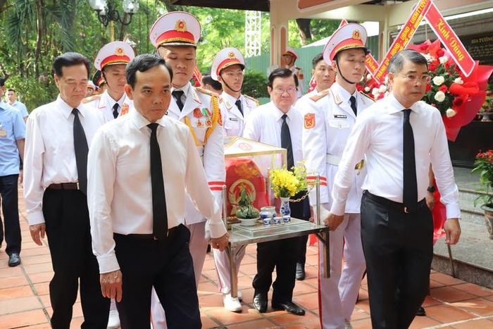 Quá trình tìm kiếm đã phát hiện 5 bộ hài cốt cùng nhiều di vật. Ảnh: P.Thương