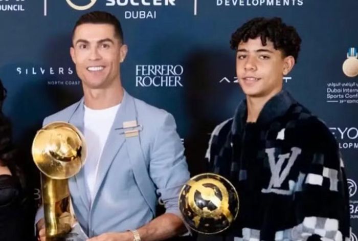 Ronaldo và con trai Cristiano Ronaldo Jr. Ảnh: @cristiano.