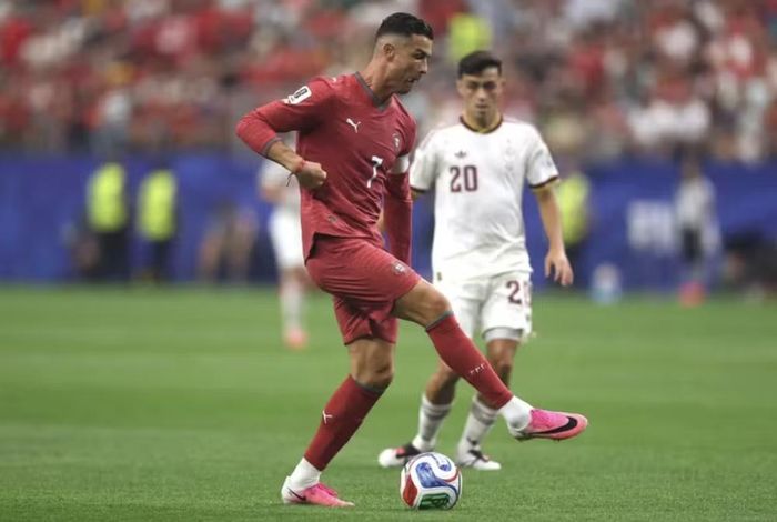 Ở tuổi 41, CR7 vẫn lĩnh xướng hàng công Bồ Đào Nha
