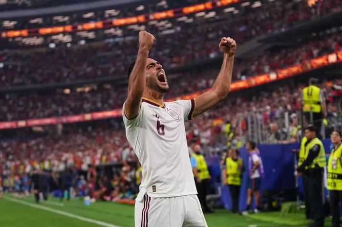 Khoảnh khắc Mikel Merino ghi bàn ở phút bù giờ đã khiến cả Bồ Đào Nha chết lặng...