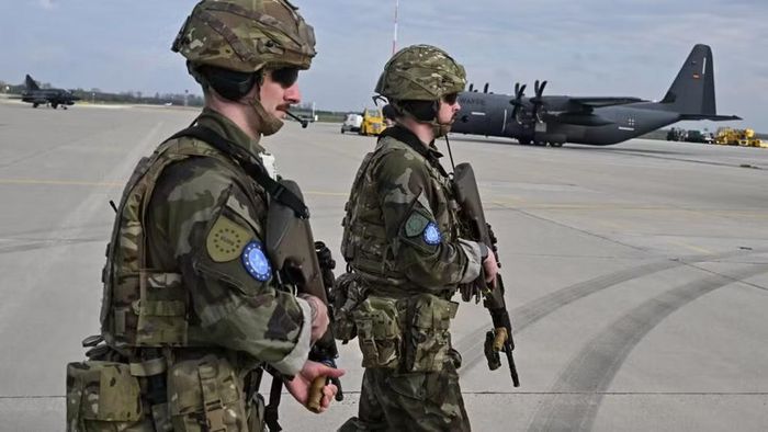 Ngoài Pháp, các quốc gia khác bao gồm Hungary và Ý, cũng đang lên kế hoạch vay ít hơn số tiền từ chương trình SAFE so với khả năng cho vay của họ. Kết quả là khoảng 18 tỷ euro vẫn còn khả dụng, và Ủy ban châu Âu dự định sẽ tiếp tục đấu thầu số tiền này vào mùa thu.