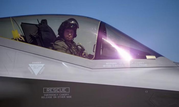 Chính phủ Anh tiếp tục thúc đẩy chương trình mua máy bay chiến đấu F-35A Lightning II do Mỹ sản xuất nhằm tăng cường sức mạnh của Không quân Hoàng gia và khôi phục năng lực tấn công hạt nhân trên không sau nhiều thập kỷ gián đoạn.