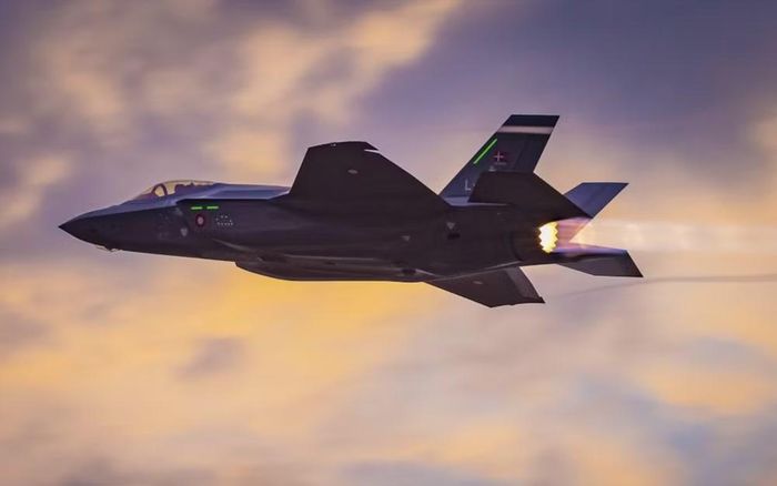 Trước đó, Chính phủ Anh đã thông báo vào tháng 6/2025 kế hoạch mua 12 máy bay chiến đấu F-35A Lightning II cho Không quân Hoàng gia Anh, đồng thời bổ sung thêm 15 máy bay chiến đấu F-35B Lightning II.