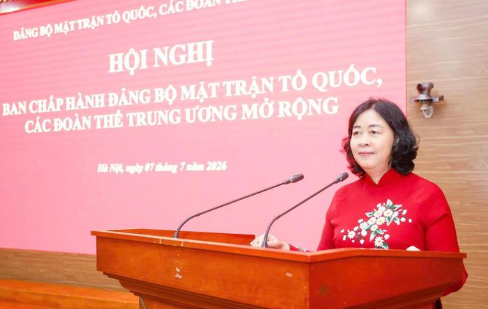 Ủy viên Bộ Chính trị, Bí thư Trung ương Đảng, Bí thư Đảng ủy MTTQ, các đoàn thể Trung ương, Chủ tịch UBTƯ MTTQ Việt Nam Bùi Thị Minh Hoài phát biểu tại Hội nghị. Ảnh: Quang Vinh
