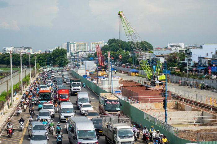  Tuyến metro số 2 đoạn Bến Thành - Tham Lương dài hơn 11 km, gồm 10 ga ngầm, một ga trên cao và một depot. 