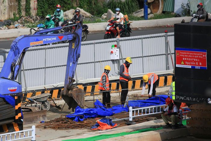  Trong quá trình thi công, MAUR cho biết sẽ tiếp tục phối hợp chặt chẽ với các sở, ngành, chính quyền địa phương, liên danh tổng thầu EPC, các đơn vị tư vấn và lực lượng chức năng để bảo đảm công tác thi công được thực hiện an toàn, chất lượng, đúng tiến độ, đồng thời hạn chế các tác động đến đời sống, sinh hoạt và việc lưu thông của người dân. 