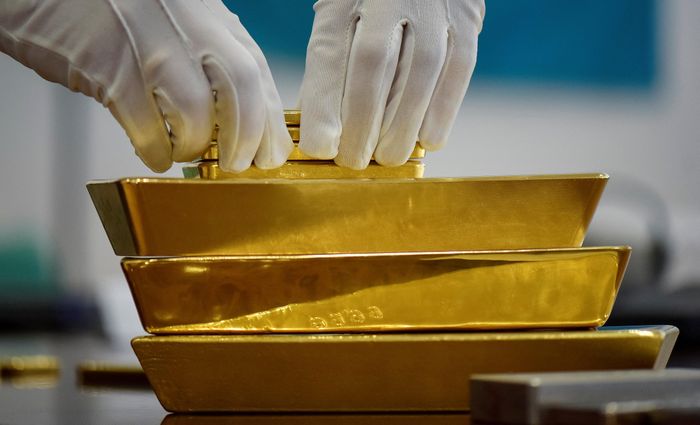 Trong phiên hiện tại, giá vàng thế giới giảm xuống quanh 4.133 USD/ounce. Ảnh: Reuters.