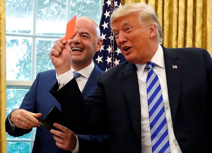 Án treo giò của chân sút tuyển Mỹ bất ngờ được FIFA hoãn thi hành sau cuộc gọi của ông Trump, làm dấy lên làn sóng tranh cãi về tính công bằng của World Cup. Ảnh: Reuters.