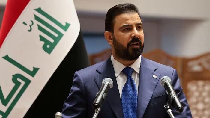  Thủ tướng Iraq Ali Al Zaidi đã đặt việc bài trừ tham nhũng làm trọng tâm trong chương trình nghị sự của chính phủ. Ảnh: Reuters. 