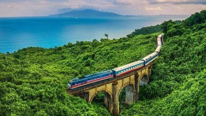 Theo Travel and Leisure, chuyến tàu Bắc - Nam là trải nghiệm rất đáng thử khi du khách đến Việt Nam. Ảnh: ST
