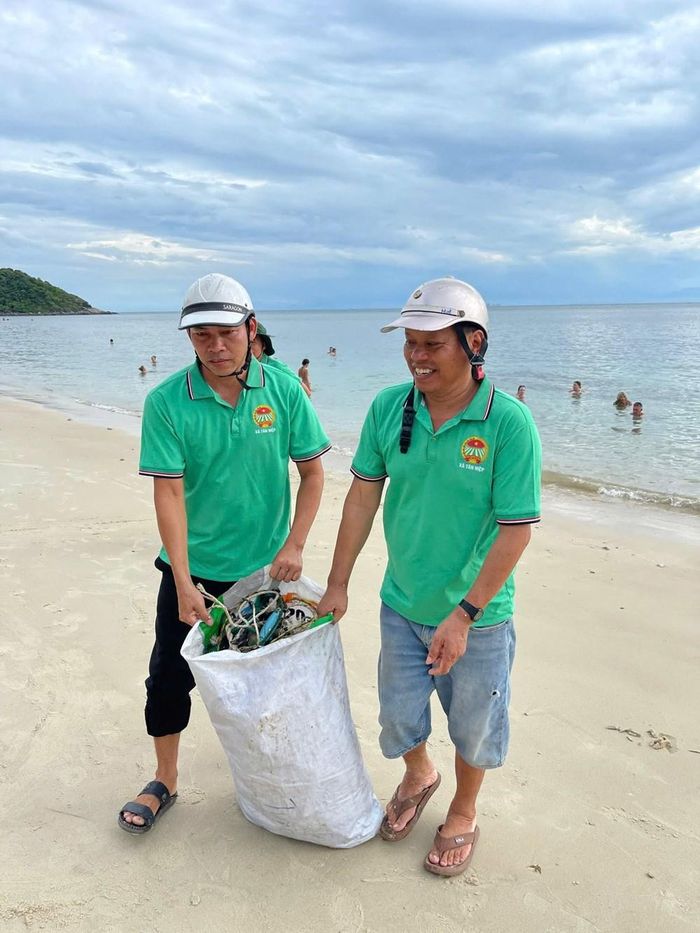 Theo quy chế, các hoạt động trên biển, trên bờ có phát sinh chất thải rắn thông thường phải được thu gom, vận chuyển để tập kết đúng nơi quy định. Tuyệt đối không được thải trực tiếp ra môi trường
