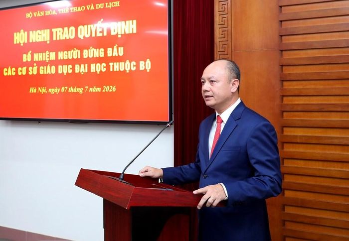 Hiệu trưởng Trường Đại học Thể dục thể thao Bắc Ninh Nguyễn Văn Phúc thay mặt các cán bộ được bổ nhiệm phát biểu nhận nhiệm vụ