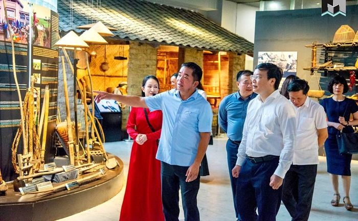 Đoàn công tác của Bộ Nội vụ khảo sát tại Bảo tàng - Thư viện tỉnh