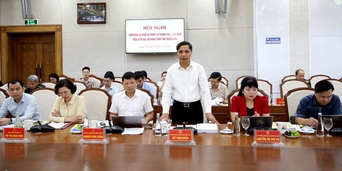 Phó Chủ tịch Thường trực UBND tỉnh Quảng Ninh Vũ Văn Diện phát biểu tại Hội nghị