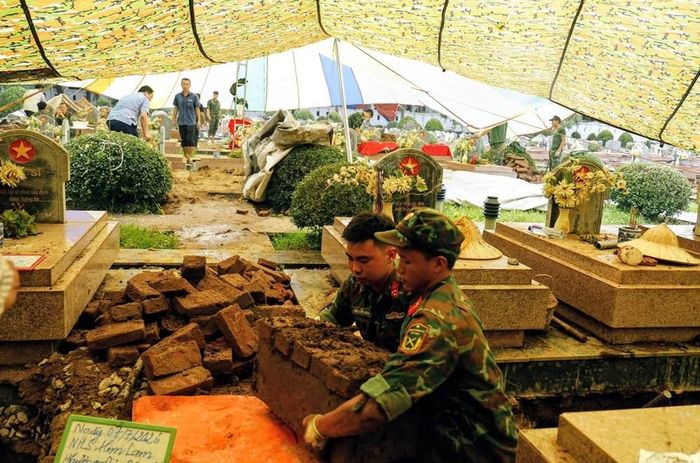 Tại các Nghĩa trang Liệt sĩ trên địa bàn tỉnh Điện Biên, quá trình khai quật, lấy mẫu được thực hiện chặt chẽ, đúng quy trình